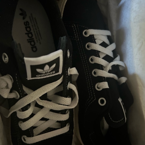 Kids Adidas - Picture 3 of 6